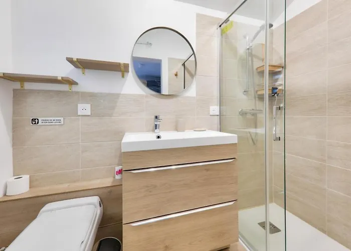 Jolie Maisonnette Avec Terrasse *